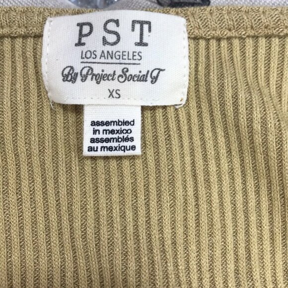 🎁 PST by Project Social T Square Neck - Picture 7 of 7